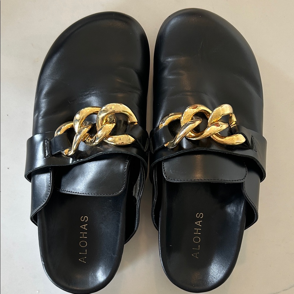 ALOHAS Black Slides with Gold Chain Detail